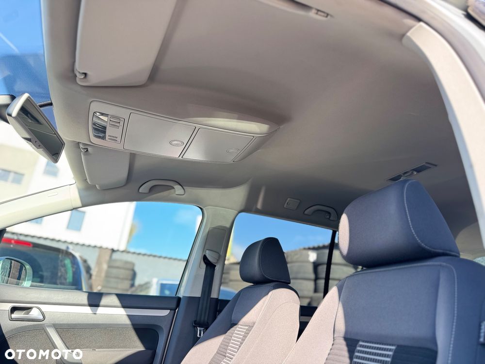 Volkswagen Touran - 15