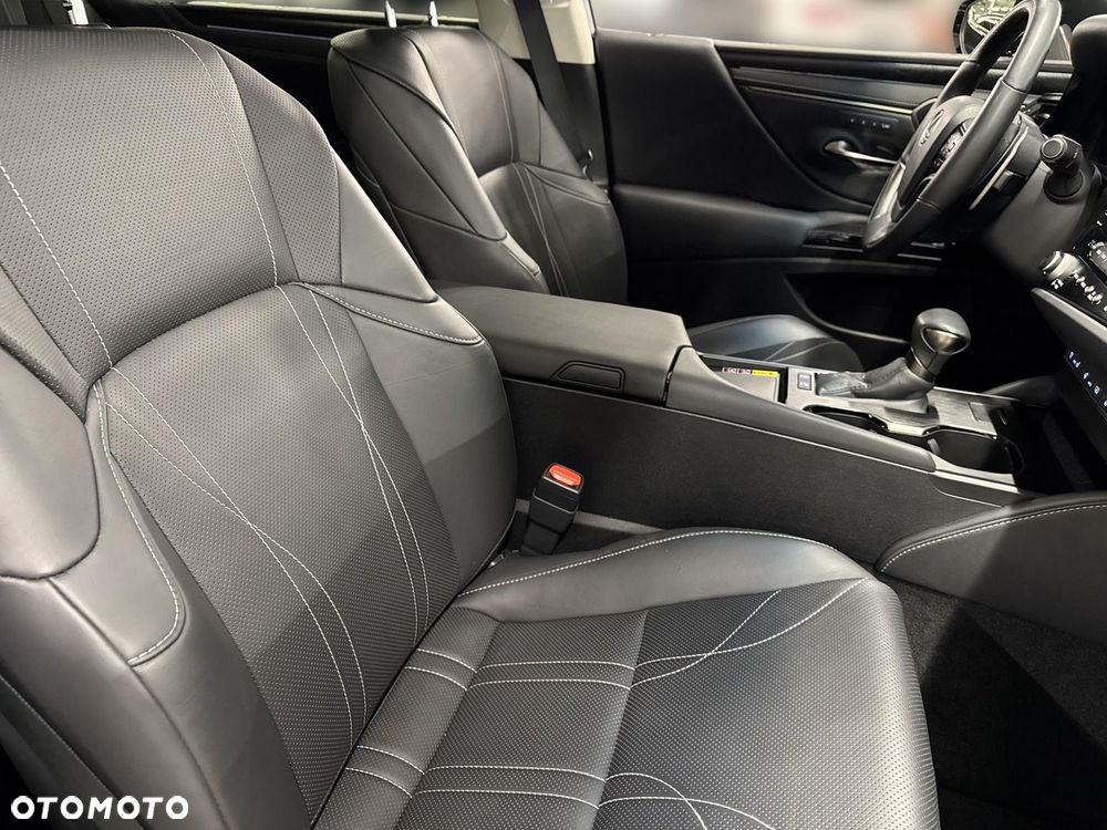 Lexus ES 300h Prestige - 26