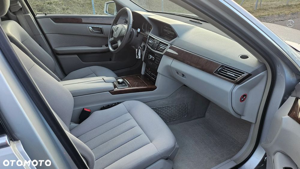 Mercedes-Benz Klasa E 300 CDI DPF BlueEFFICIENCY 7G-TRONIC Elegance - 11