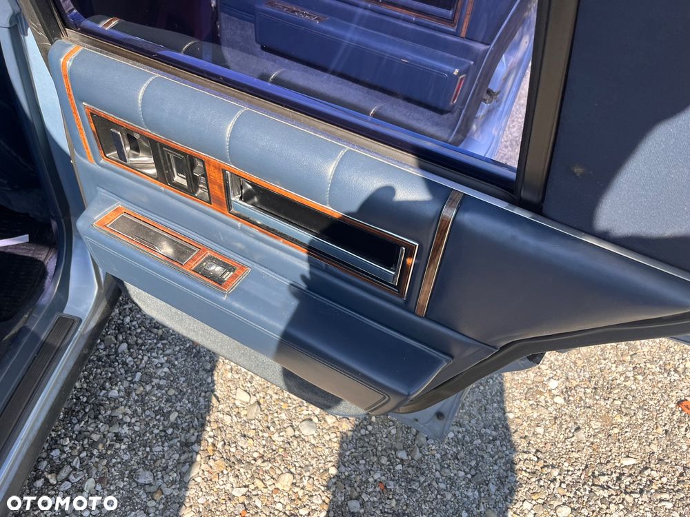 Cadillac Deville - 12