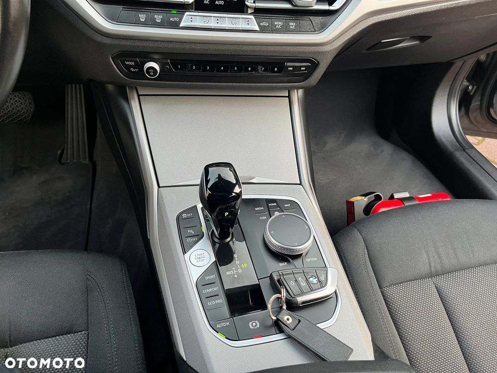 BMW Seria 3 320i xDrive - 14