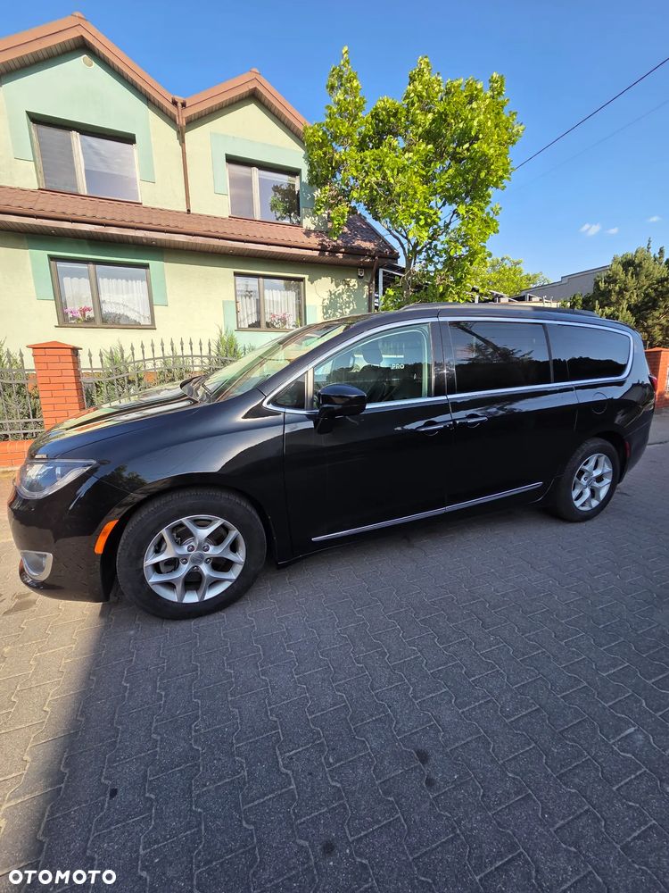 Chrysler Pacifica - 31