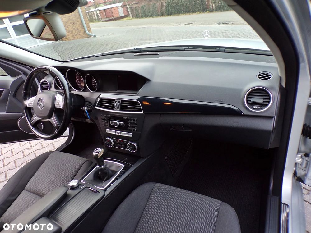 Mercedes-Benz Klasa C 180 BlueEFFICIENCY Elegance - 16