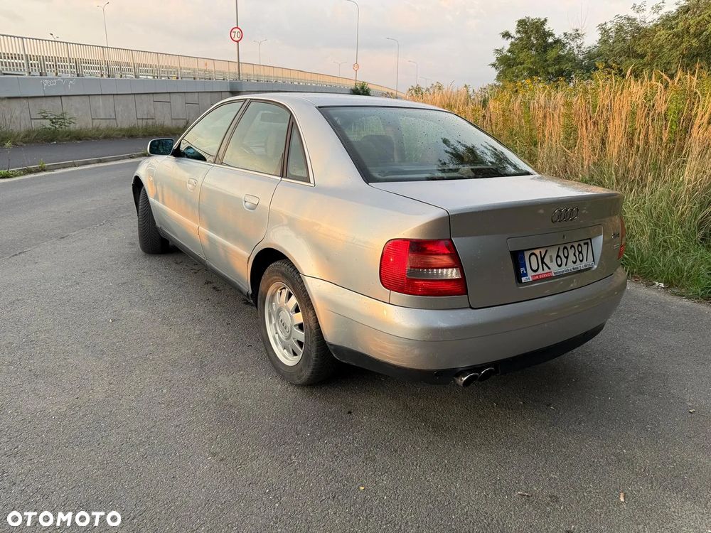 Audi A4 ver-2-4-quattro - 6