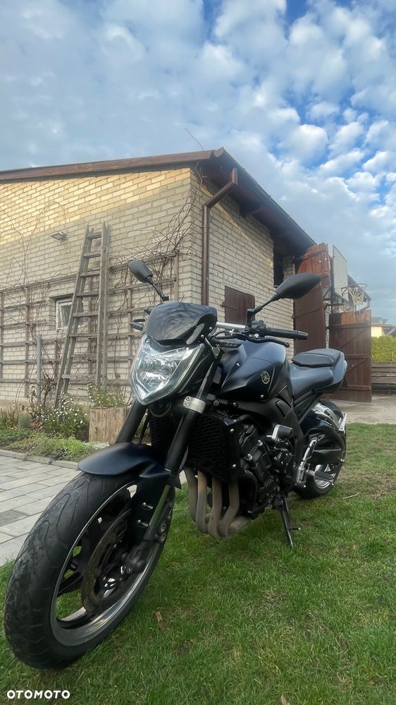 Yamaha FZ - 11
