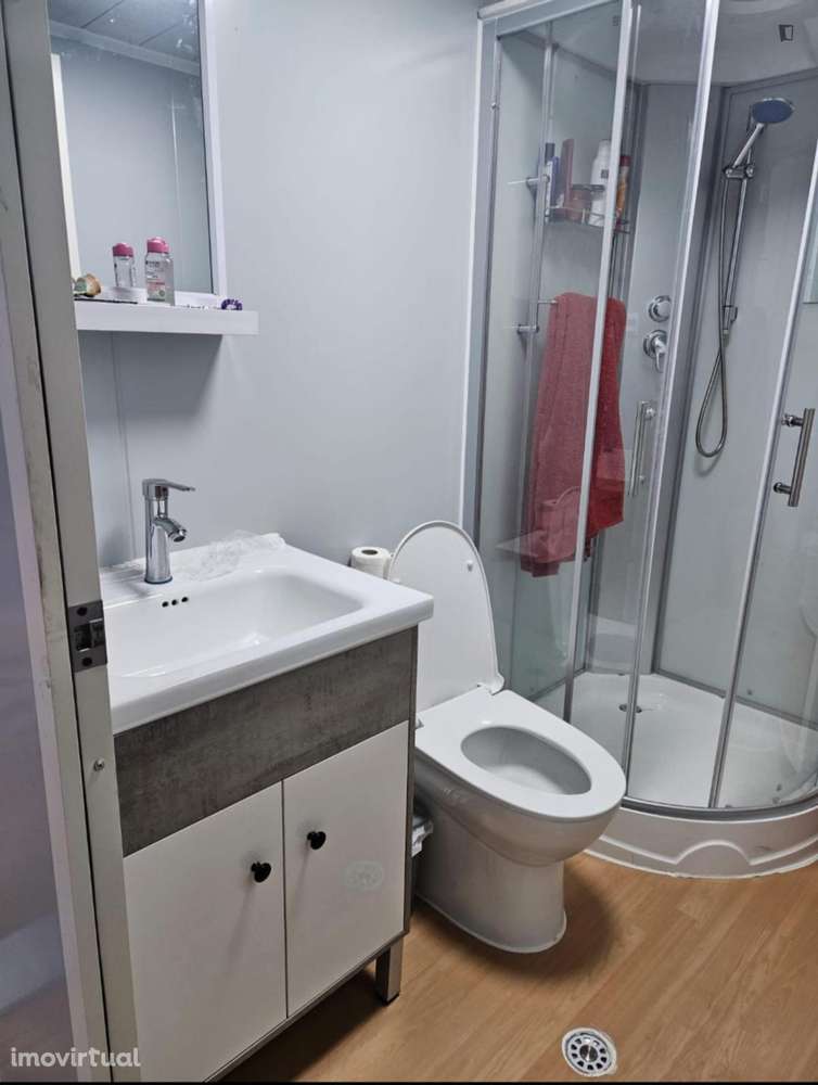 Quarto - localizado em Setubal - Grande imagem: 2/5