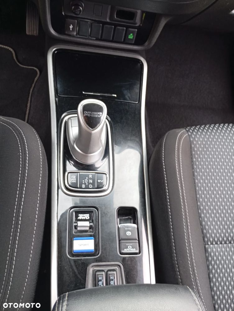 Mitsubishi Outlander - 24