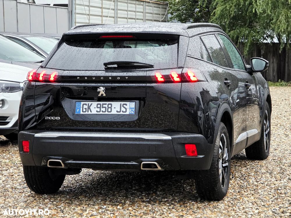 Peugeot 2008 PureTech 130 EAT8 GT - 12