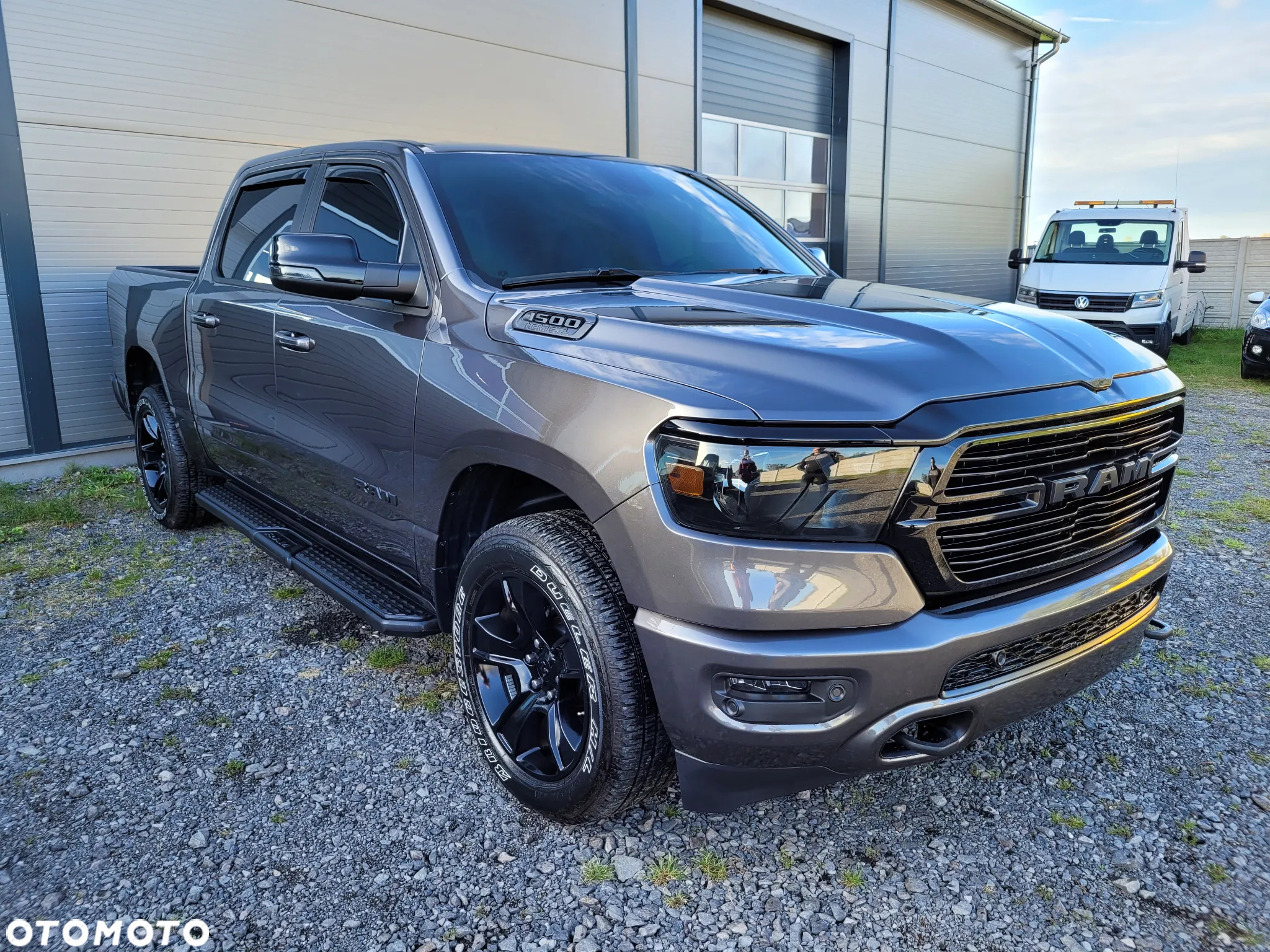 RAM 1500 Crew Cab Shortbed Bighorn - 3