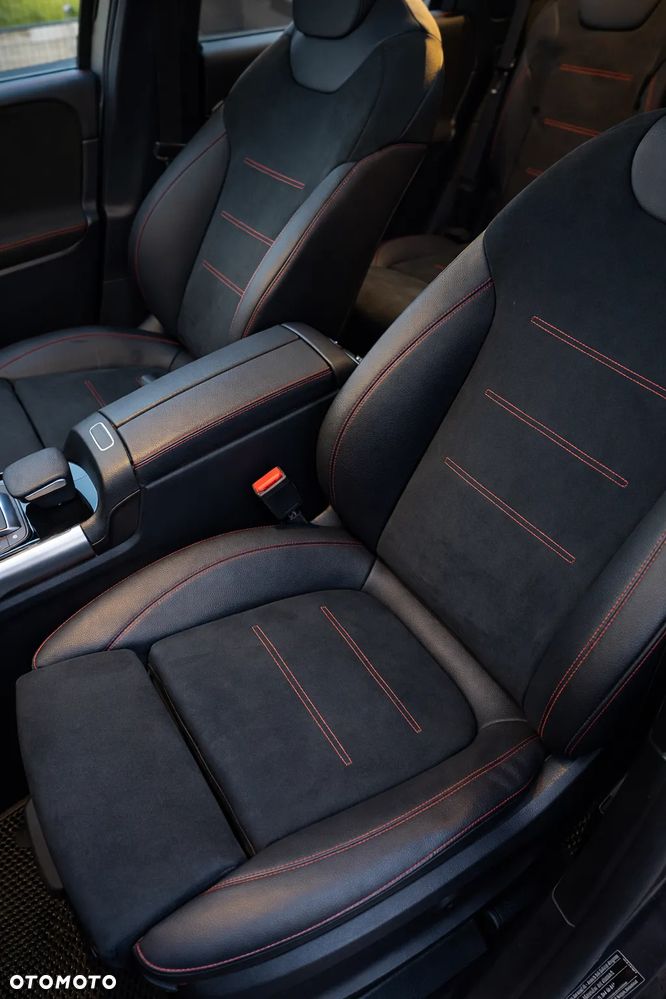 Mercedes-Benz GLB 250 4-Matic AMG Line 8G-DCT - 8