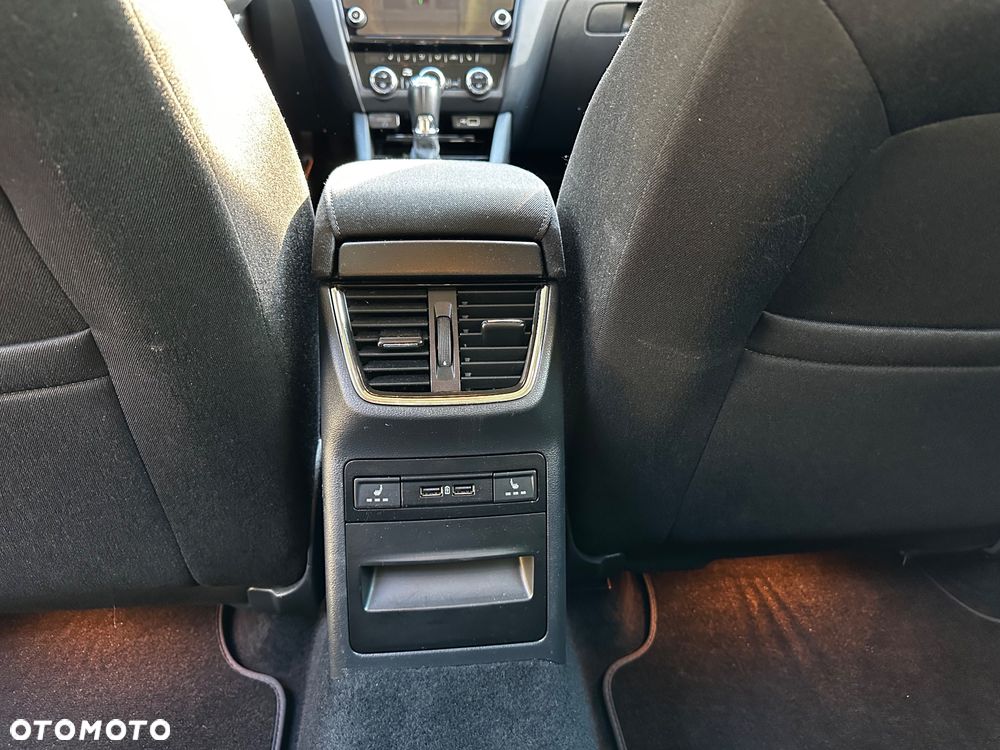 Skoda Octavia 2.0 TDI 4x4 DSG Style - 12