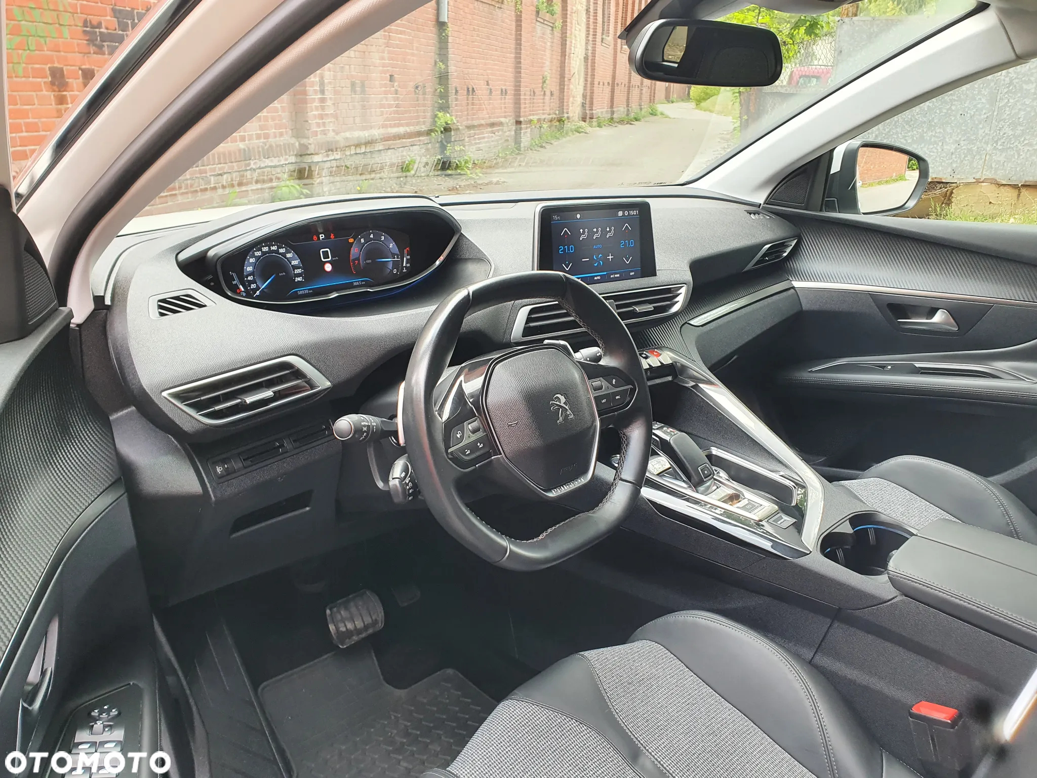 Peugeot 3008 1.2 PureTech Allure S&S EAT8 - 11