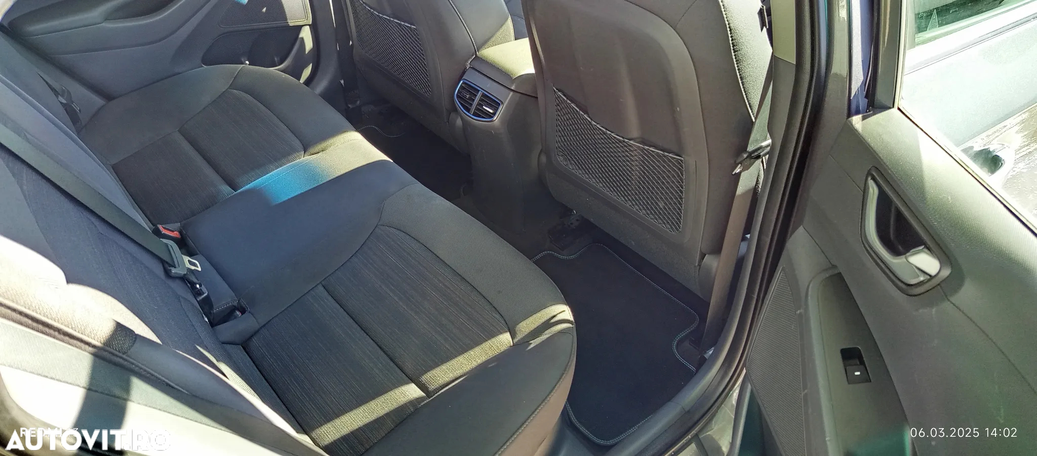 Hyundai IONIQ Hybrid 1.6 GDI Premium - 13