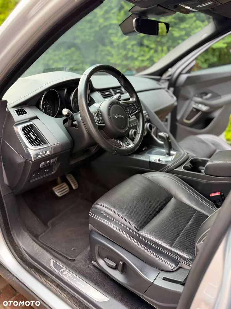 Jaguar E-Pace 2.0 i4P AWD R-Dynamic S - 28