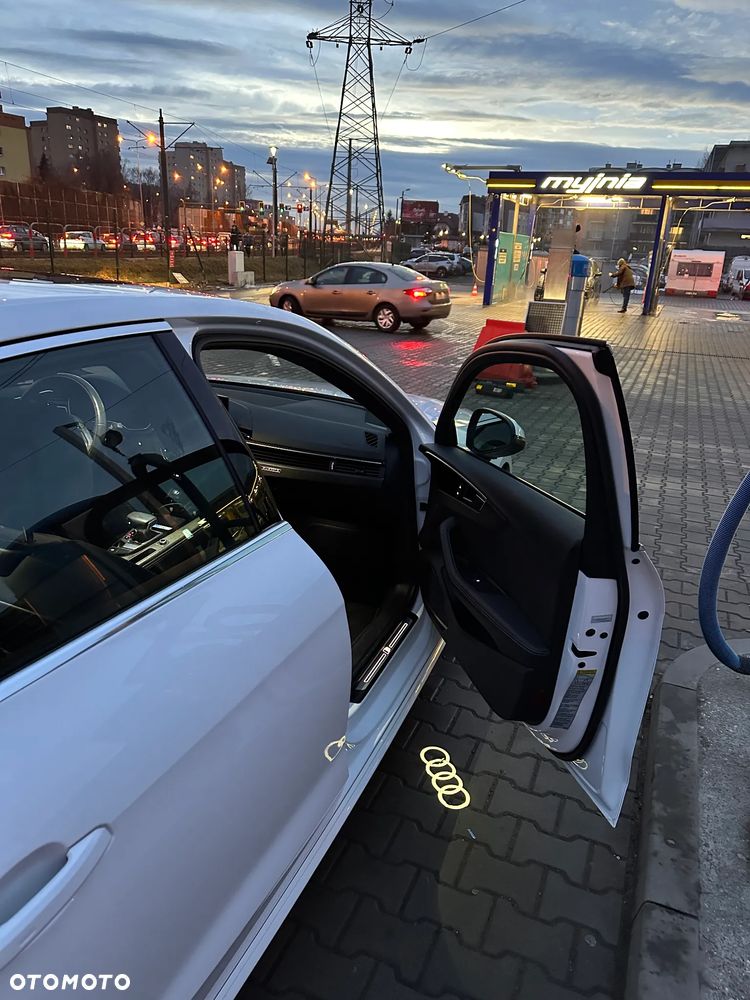 Audi A4 Limousine - 4