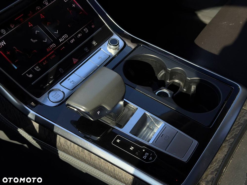 Audi Q8 55 TFSI mHEV Quattro Tiptronic - 24