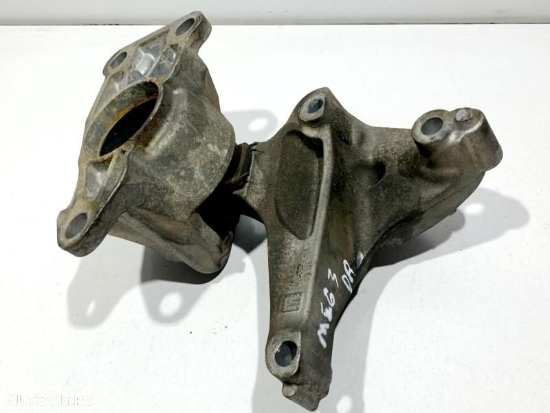 Suport cu tampon motor dreapta Renault Megane 3 (2008-2012) 1.5 dci K9K 834 - 1