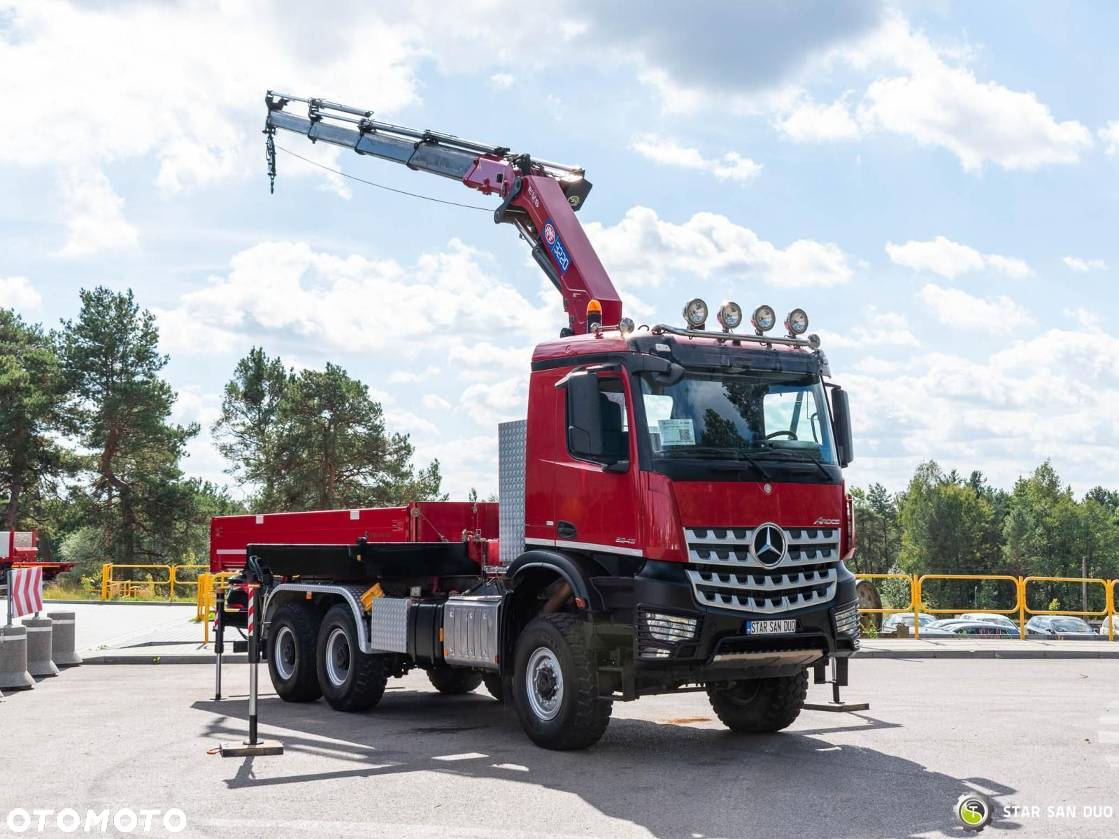 Mercedes-Benz AROCS 3345 6x6 HMF 3220 K hds Żuraw wywrotka - 3