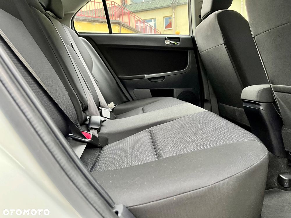Mitsubishi Lancer 1.5 Inform - 17