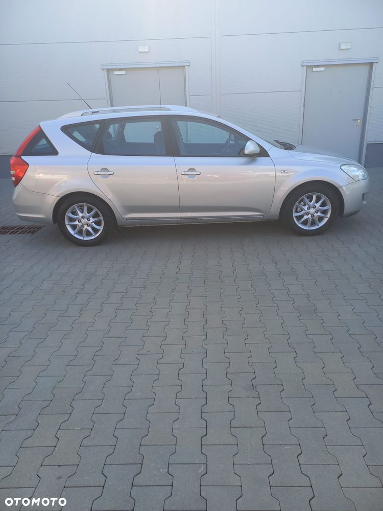 Kia Ceed - 10