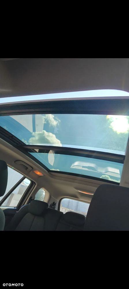 BMW Seria 2 218d - 8