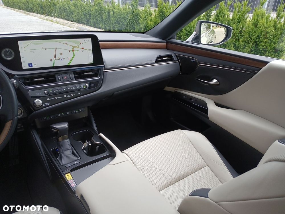 Lexus ES 300h Prestige - 26