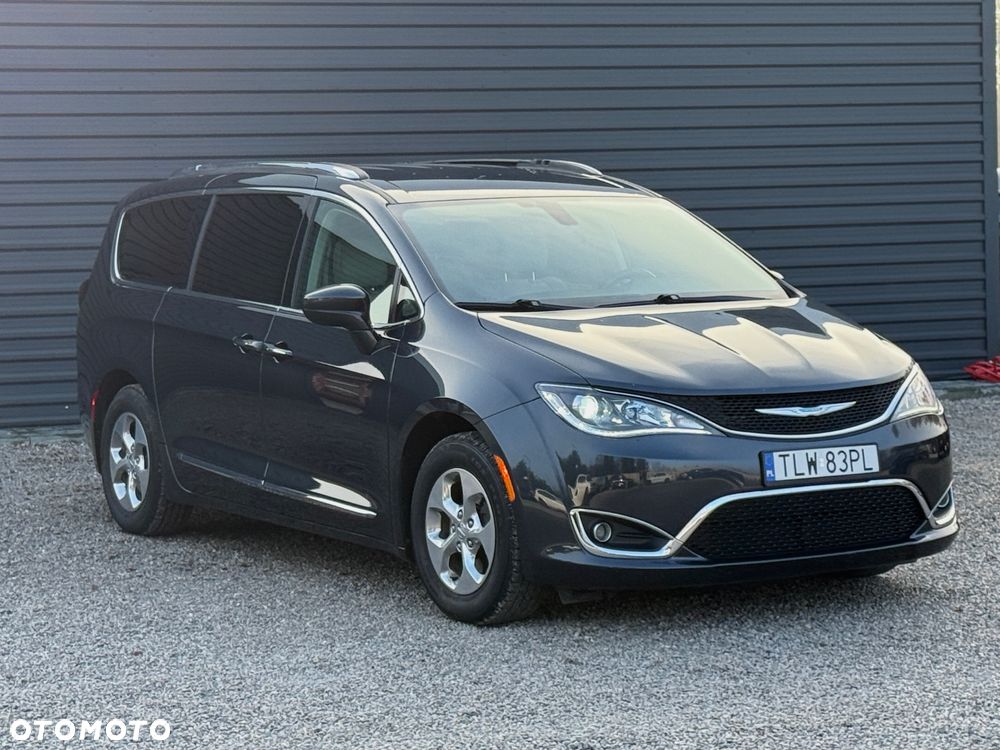 Chrysler Pacifica - 2