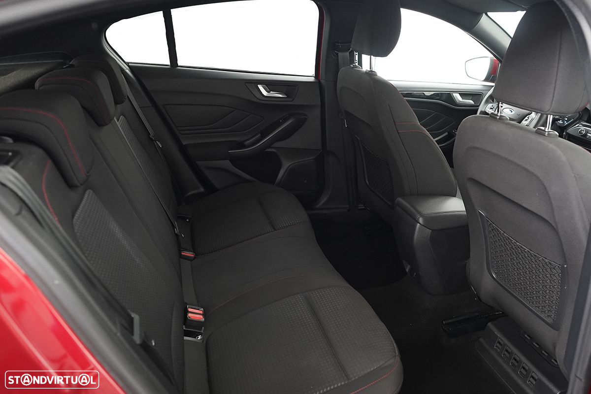 Ford Focus 1.0 EcoBoost MHEV ST-Line - 22