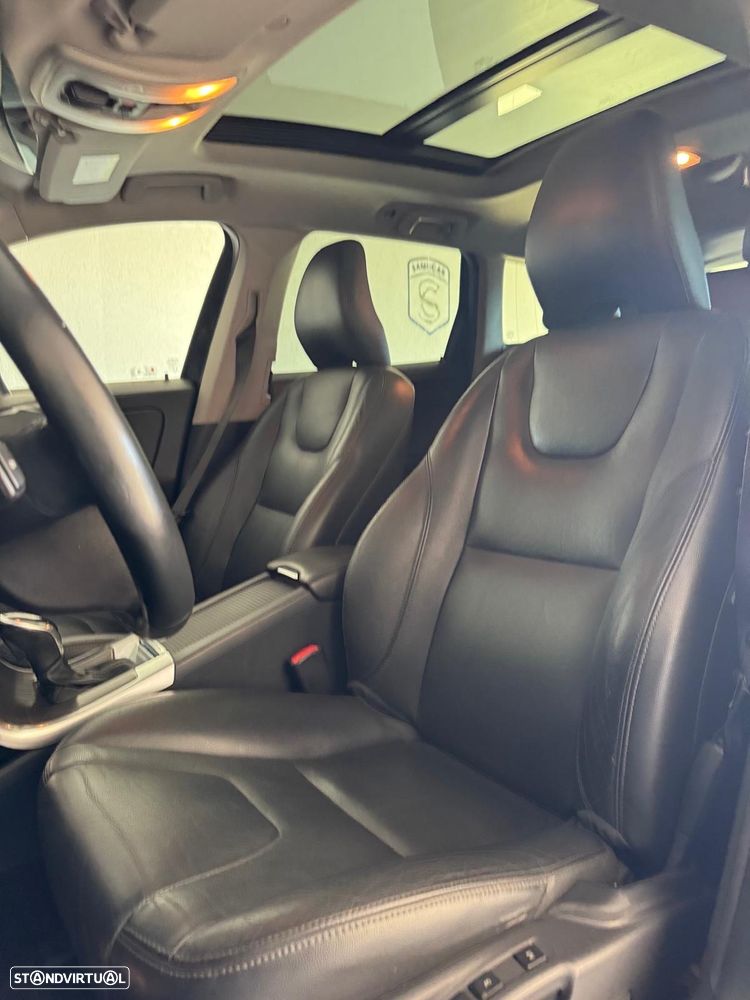 Volvo XC 60 D5 AWD Aut. RDesign - 13