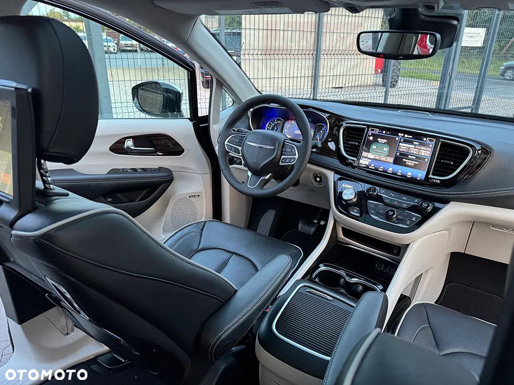 Chrysler Pacifica - 15