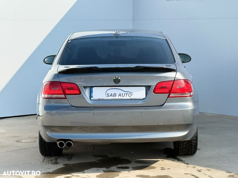 BMW Seria 3 330d xDrive DPF Aut. - 18