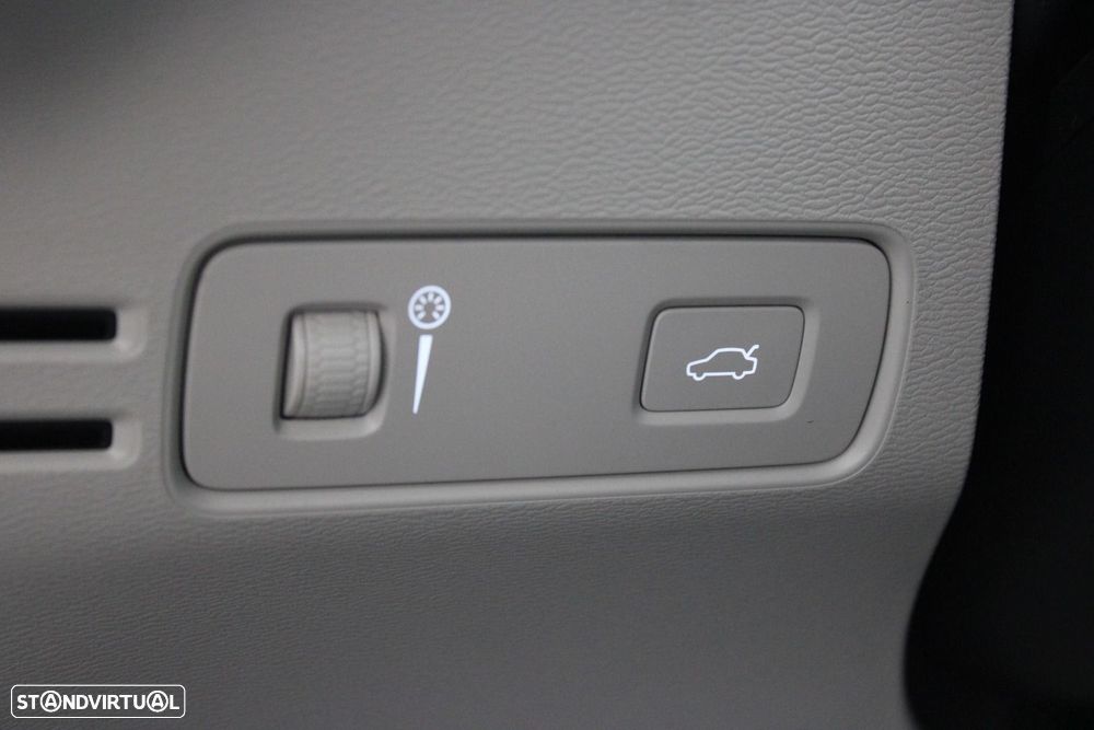 Volvo XC 40 2.0 D3 Momentum Plus Geartronic — fotografia 12