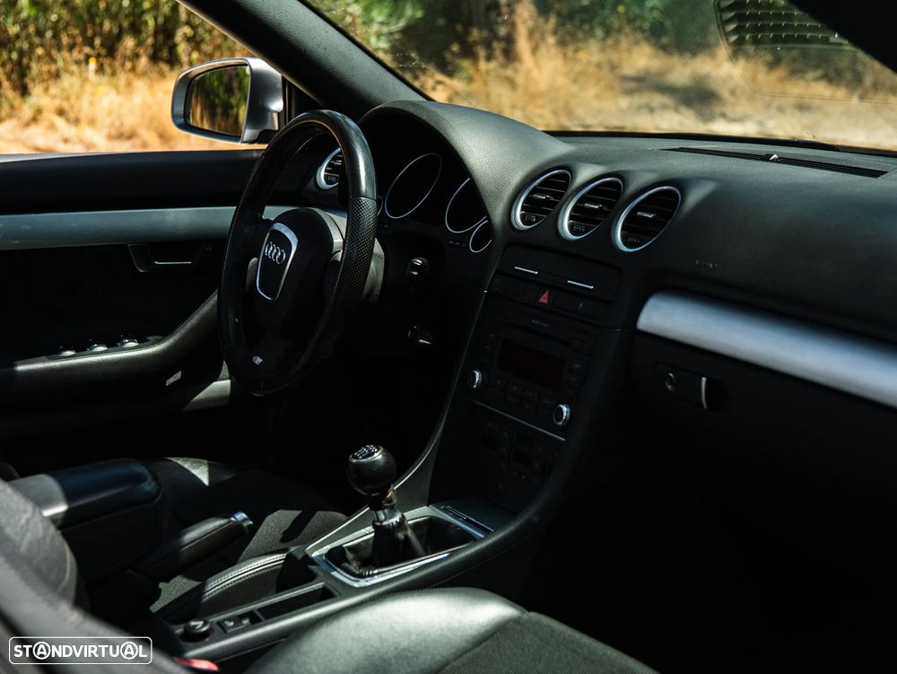 Audi A4 Cabrio 2.0 TDI S-line - 24