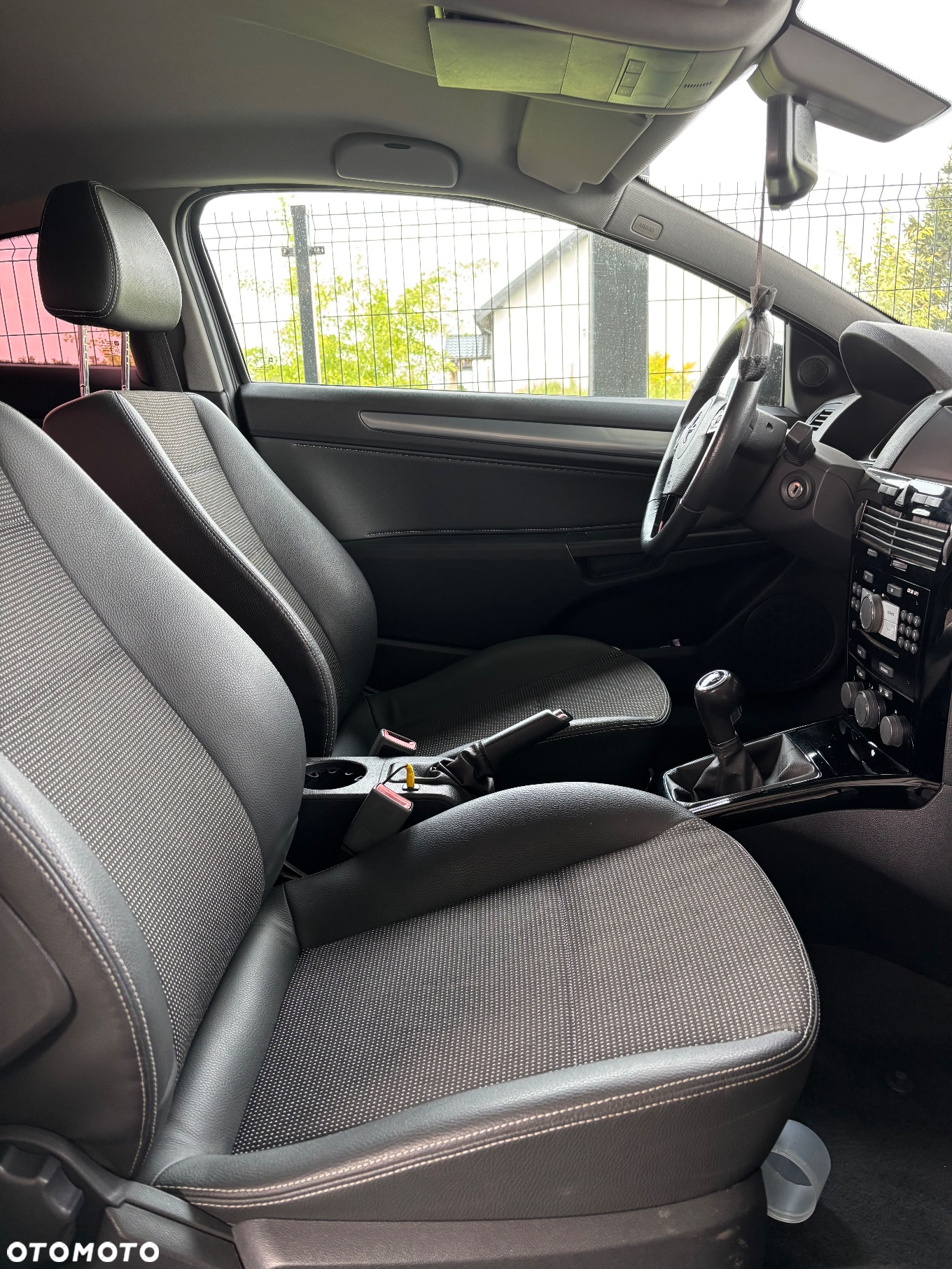 Opel Astra III GTC 1.8 Sport - 17