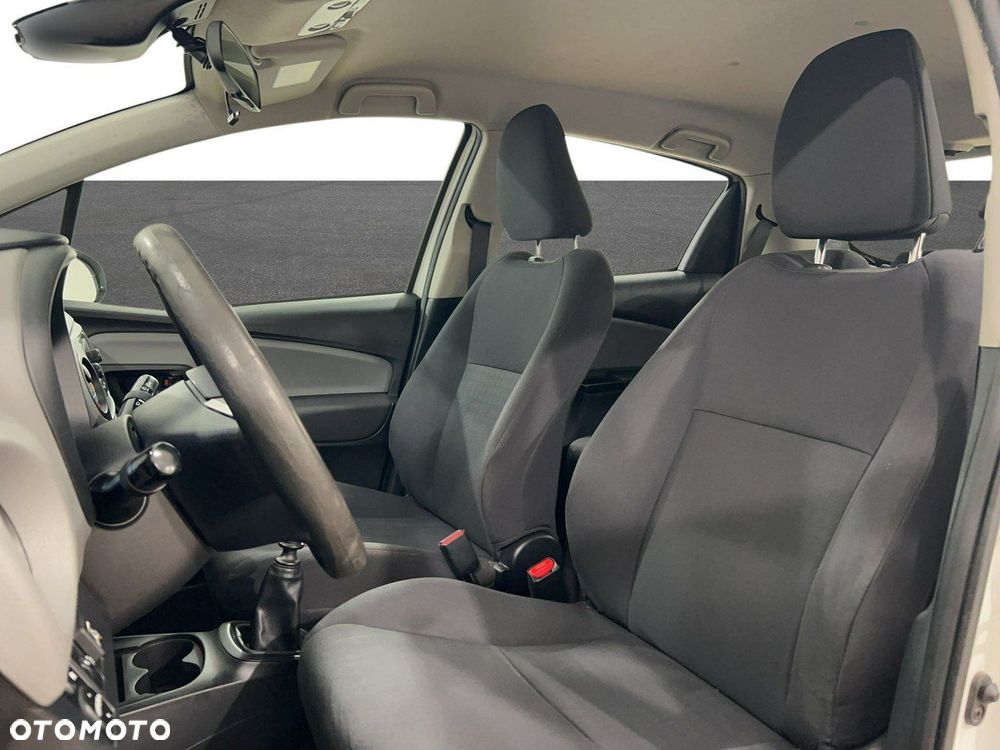 Toyota Yaris - 10