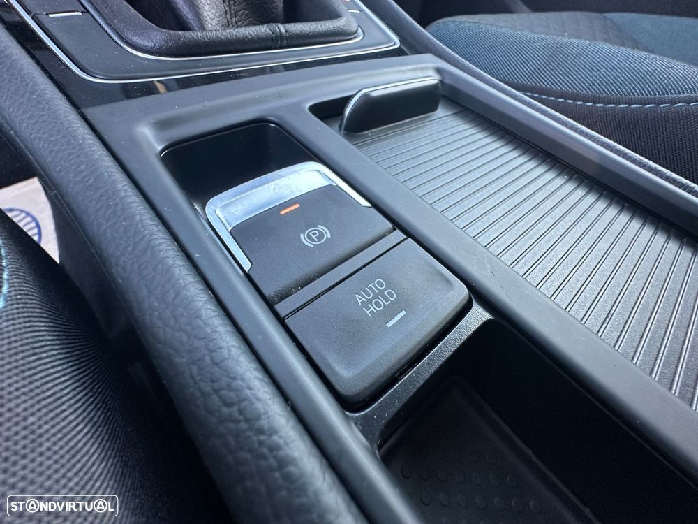 VW Golf Variant 1.6 TDi SCR IQ.DRIVE - 20