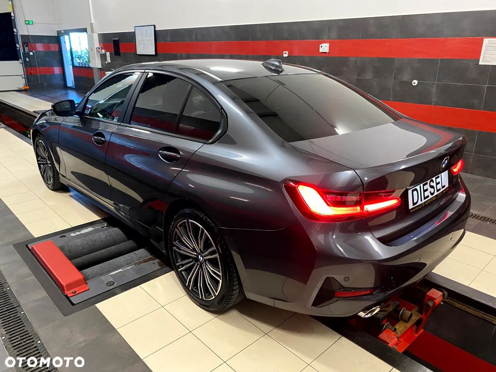 BMW Seria 3 320d Sport - 10