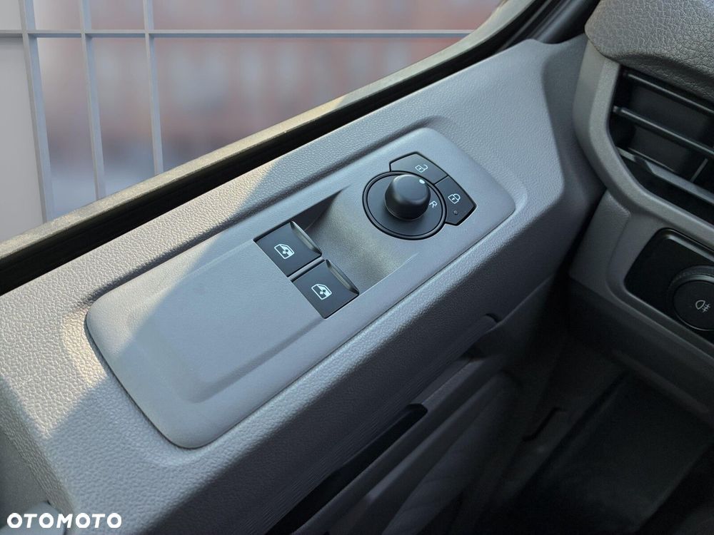 Volkswagen Transporter T7 4MOTION 4x4, Skrzyniowy z podw. kabiną/6-cio osob., 2,0 TDI 150 KM automatyczna r. o. 3500 mm - 30