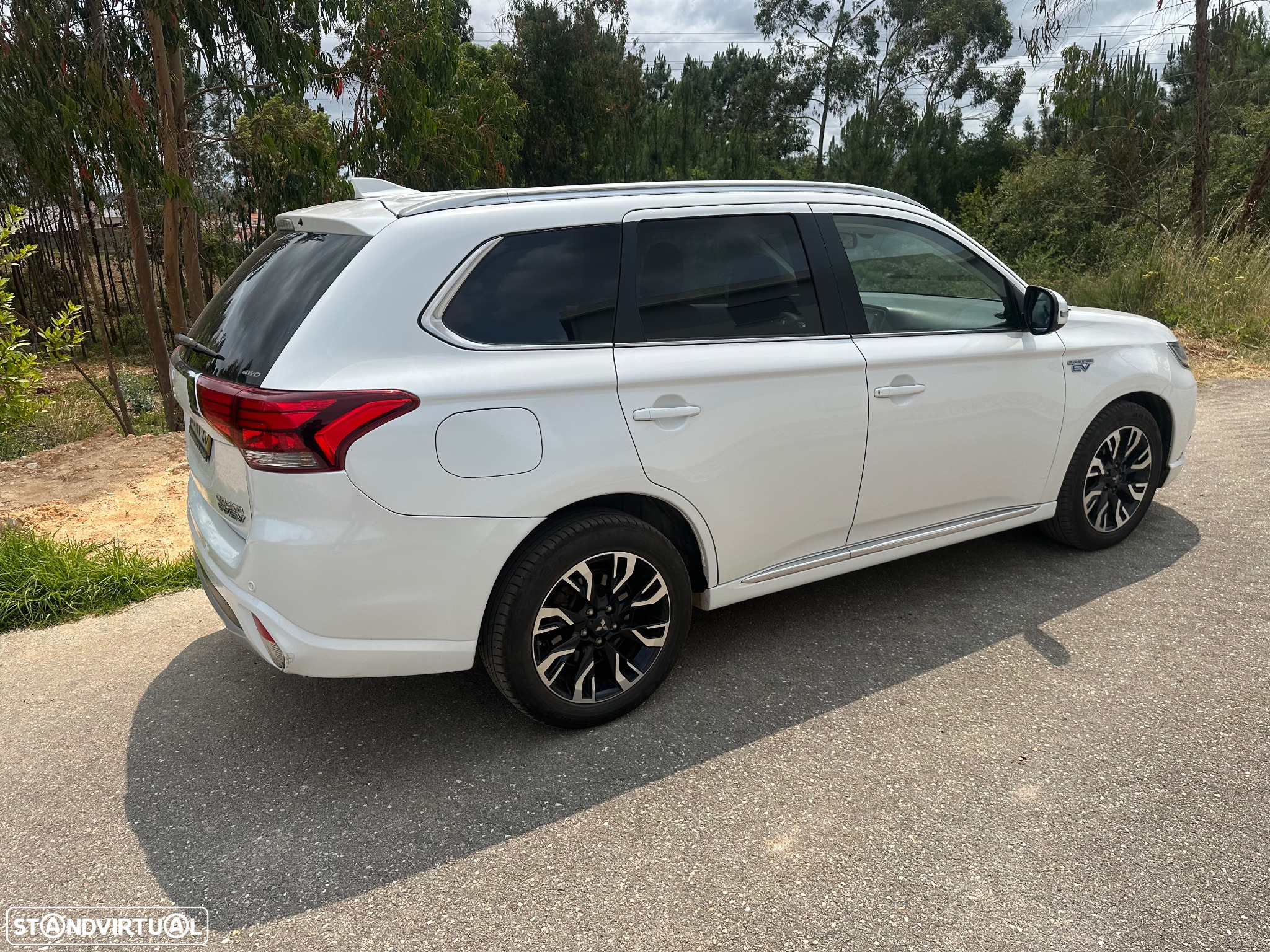Mitsubishi Outlander 2.0 MIVEC Instyle Navi+ - 2