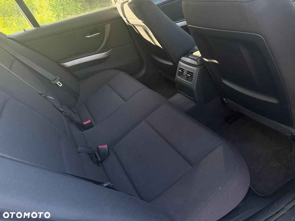 BMW Seria 3 318i - 24