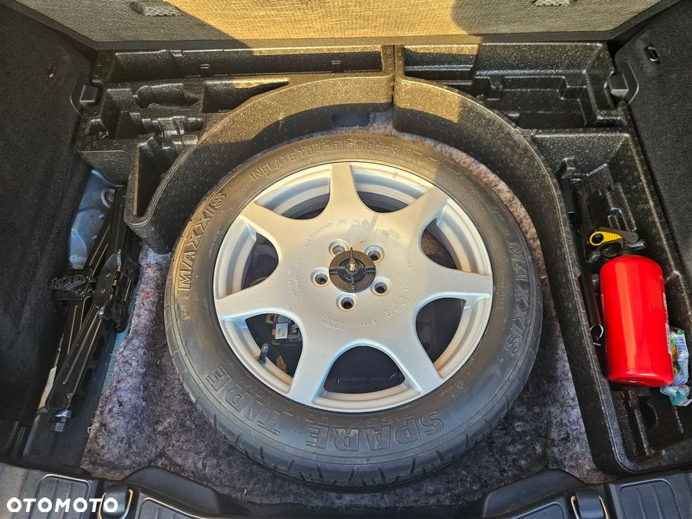 Ford Kuga 2.5 Duratec FHEV TITANIUM - 36