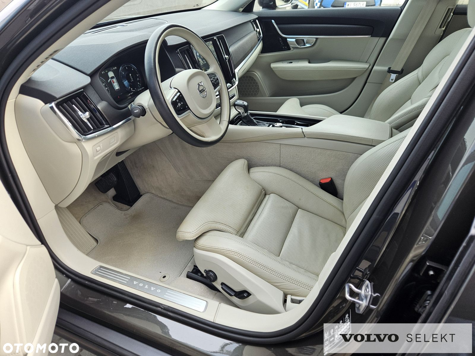 Volvo V90 Cross Country - 12