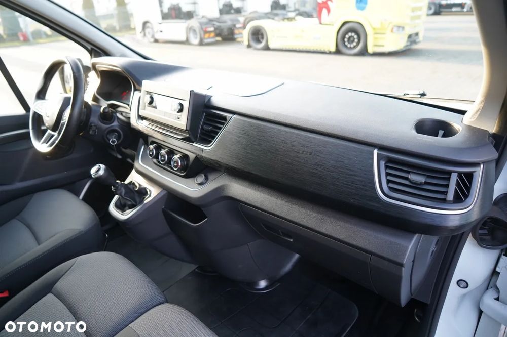 Renault TRAFIC III / BUS / 9 MIEJSC / PIERWSZY WŁAŚCICIEL / POLSKI SALON / 2022 ROK / - 25