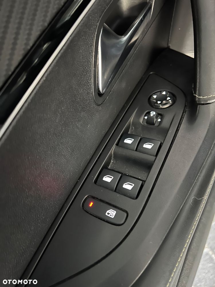 Peugeot 2008 PureTech 130 EAT8 GT - 37
