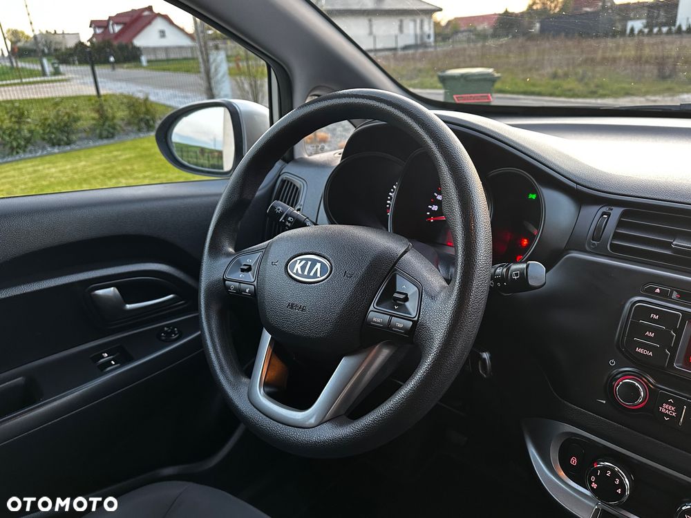 Kia Rio - 21