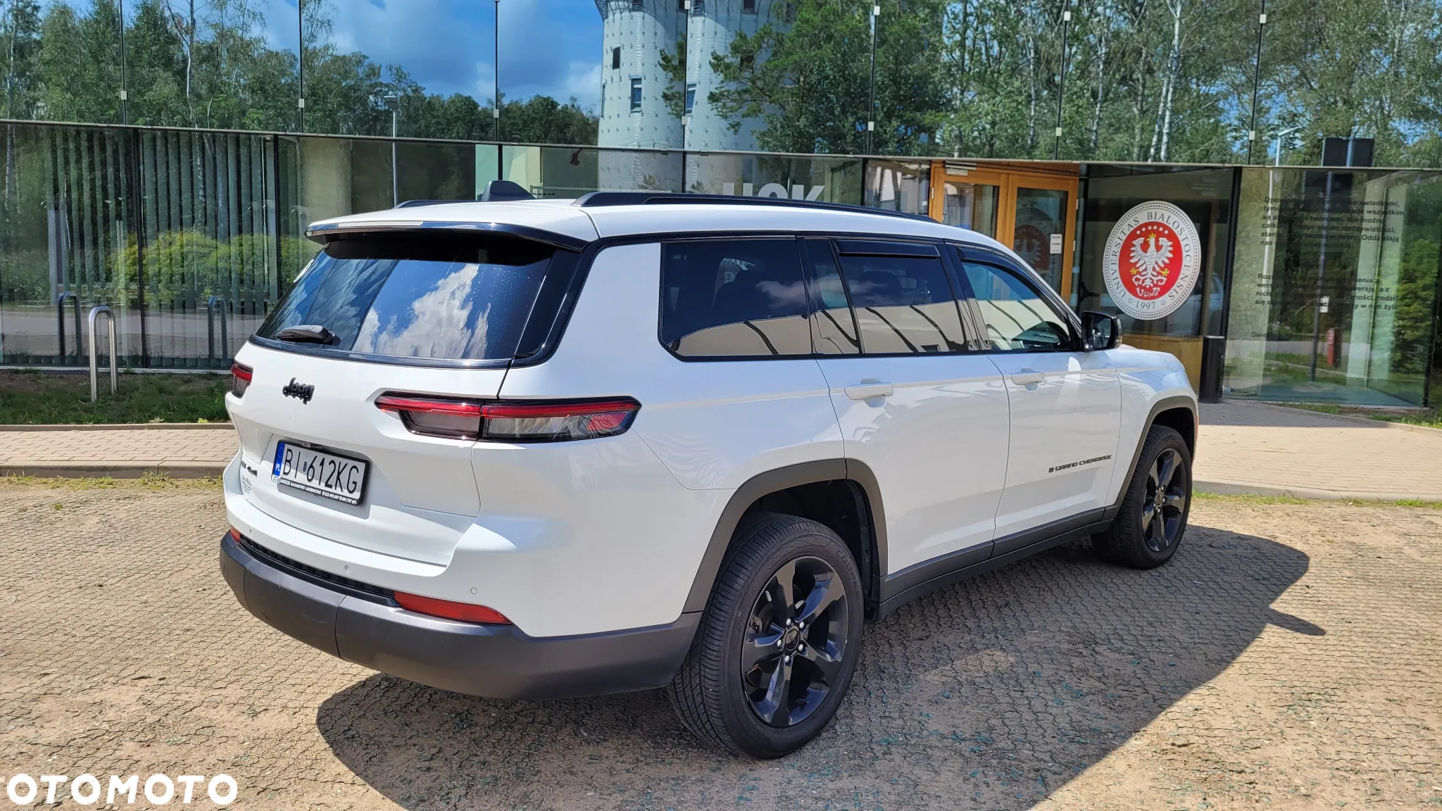 Jeep Grand Cherokee - 13
