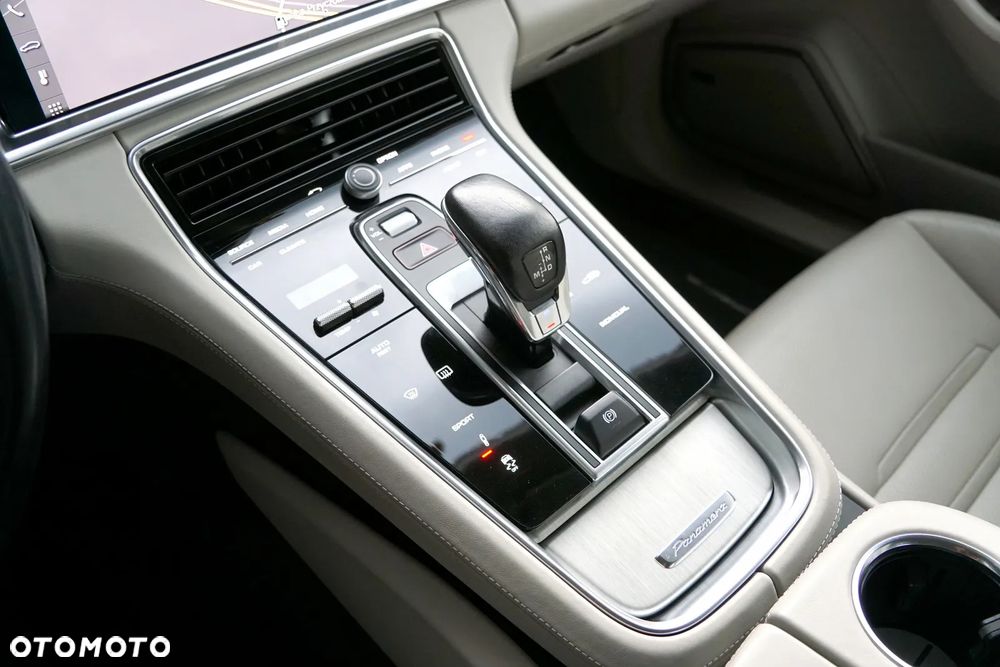 Porsche Panamera 4 - 34
