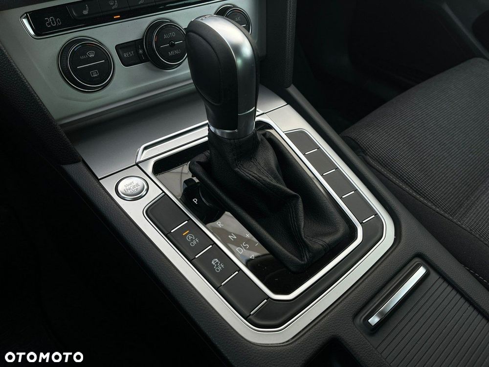 Volkswagen Passat - 19