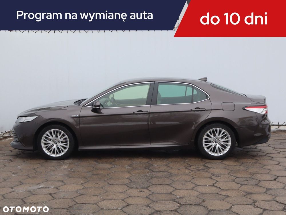 Toyota Camry - 4