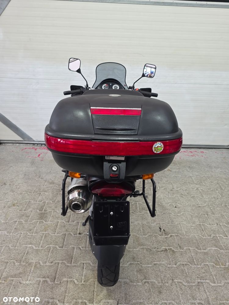 BMW F - 24